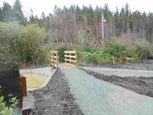 Footbridge over spillway